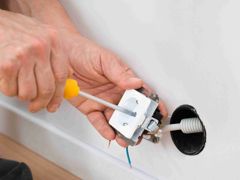 saras-elinstallation-hand-1-scaled